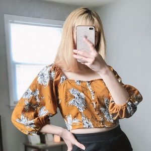 NWOT Balloon Sleeve Floral Crop Top